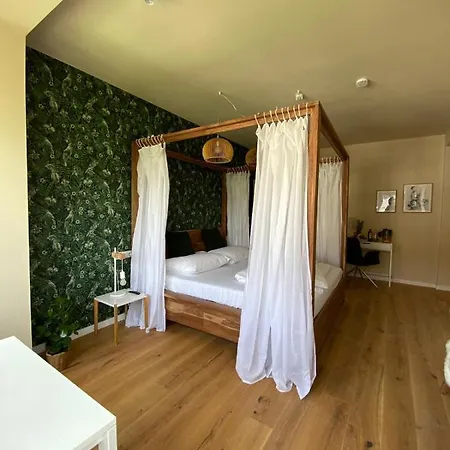 Himmelbett-studio Ueber Duesseldorf, Neu Appartement