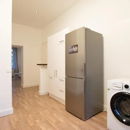 Raj Living - 1 Or 3 - 20 Min Messe Dus And Old Town Dus Апартаменты *
