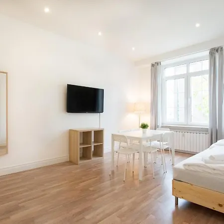 Raj Living - 1 Or 3 - 20 Min Messe Dus And Old Town Dus *