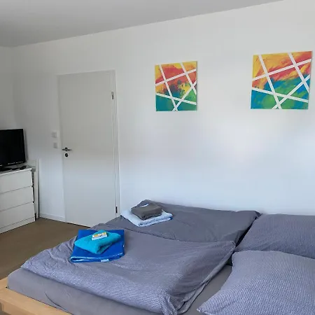 Messezimmer Nahe Der Duesseldorfer Messe Mit Eigenem Eingang Und Gratis Minibar Πανσιόν