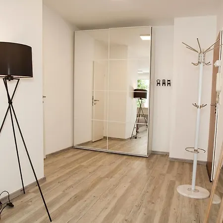 Center Quiet Art Studio Fresh Refurbished *