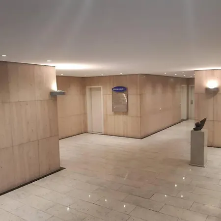 Gemutlich Und Moderne In *