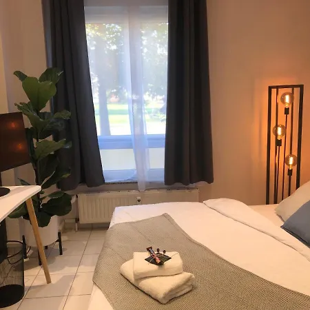 Bienvenidus - Self Service - Zur Selbstversorgung - Messezimmer - * Düsseldorf