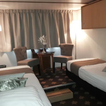 بوتيل Fairtours Hotelschiff Rex Rheni *** دوسلدورف