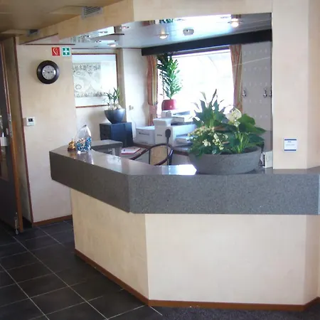 Fairtours Hotelschiff Rex Rheni *** بوتيل دوسلدورف