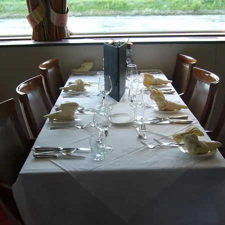 Fairtours Hotelschiff Rex Rheni *** بوتيل