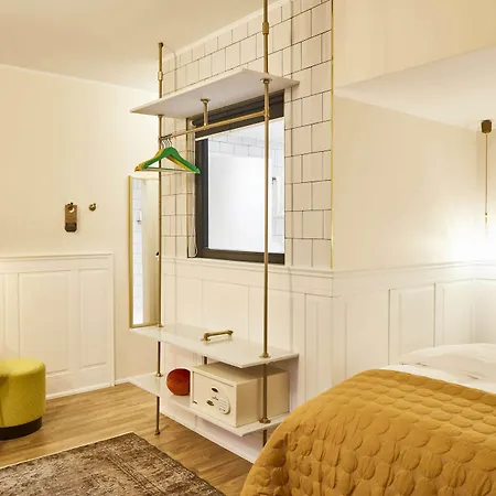 Max Brown Midtown, Part Of Sircle Collection 4*