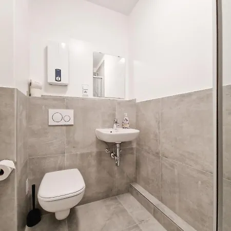 Raj Living - With 3 - 15 Min Messe Dus & 10 Min Old Town Dus * دوسلدورف
