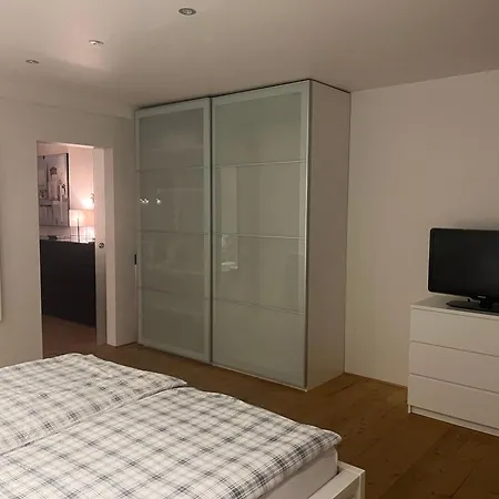 Apartament Tritt Ein Bring Glueck Herein - Exquisite 75 Qm - Messenaehe - Parkplatz - Flughafennaehe *