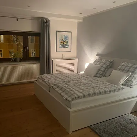 Tritt Ein Bring Glueck Herein - Exquisite 75 Qm - Messenaehe - Parkplatz - Flughafennaehe Apartament Düsseldorf