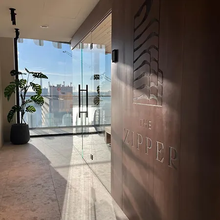 호텔 The Zipper Und 4*
