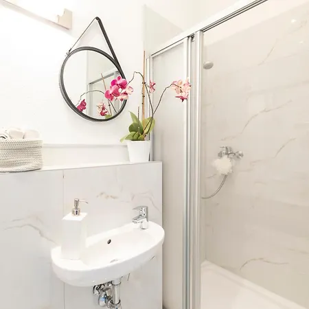 Lägenhet Penthouse With Whirlpool Central Düsseldorf