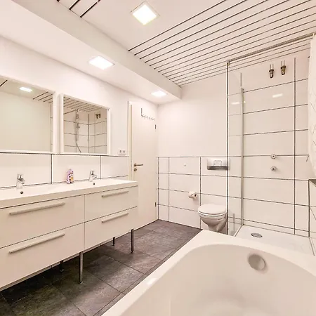 Апартаменты Raj Living - 1 Or 3 - 20 Min Messe Dus And Old Town Dus *