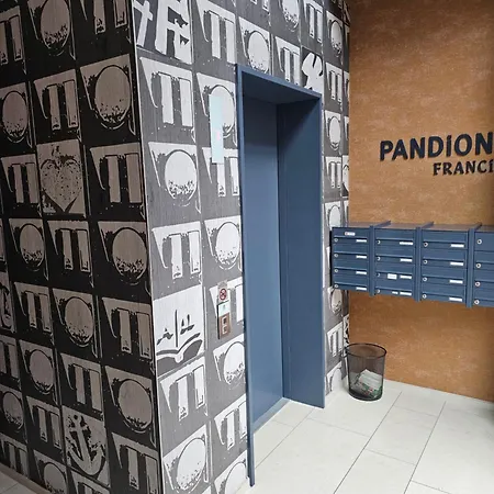 3 2 Bathrooms 2 Toilets New Center Of Underground Parking Space Contactless Self Check-in * 杜塞尔多夫
