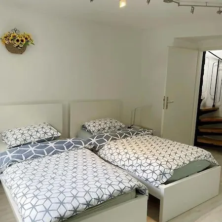 Apartment Near Messe And Airport, 2-bedroom Duplex With Kitchen And Garden Düsseldorf