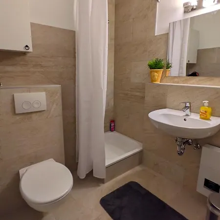 Apartamento Renoviertes Inkl Tg Stellplatz In Düsseldorf