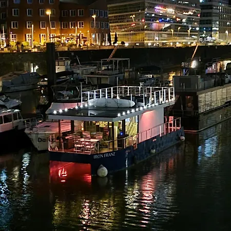 Hausboot Iron Franz- Entspannung Auf Dem Wasser Ботель