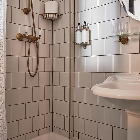 Max Brown Midtown, Part Of Sircle Collection 4*