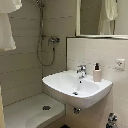 Lägenhet Private 5 Min Bis Zur Innenstadt Düsseldorf