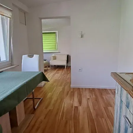 Daire An Der Tanne Mit Ueberdachter Terrasse Düsseldorf