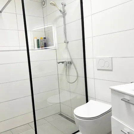 Near Messe And Airport, 2-bedroom Duplex With Kitchen And Garden *