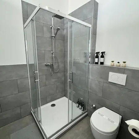 Heaven Homes - 15 Gehmin Vom Hbf Entfernt Rum i privatbostad Düsseldorf