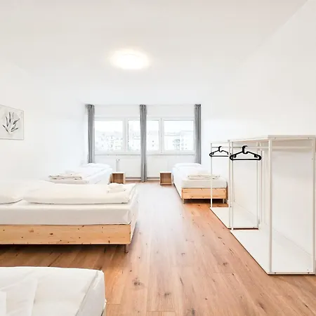 Raj Living - With 5 - 15 Min Messe Dus & 10 Min Old Town Dus Düsseldorf