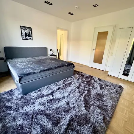 Schoenster Rheinblick Messe Parken Luxus 10 Person Apartment Düsseldorf