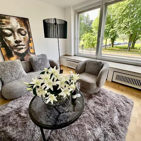 Apartment Schoenster Rheinblick Messe Parken Luxus 10 Person Düsseldorf