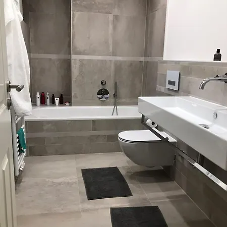 Zuhause , Keine Party, 2 Erwachsene Apartamento