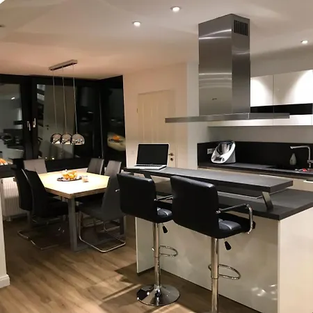 Zuhause , Keine Party, 2 Erwachsene Apartamento Düsseldorf