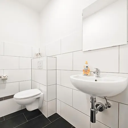 Raj Living - Center With 5 - 10 Min Messe Dus Appartamento *