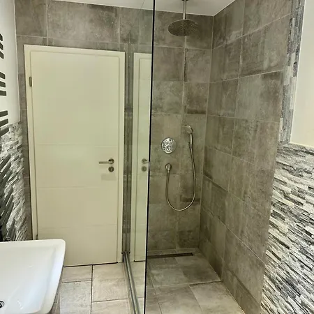 Avi Mainhouse Apartment