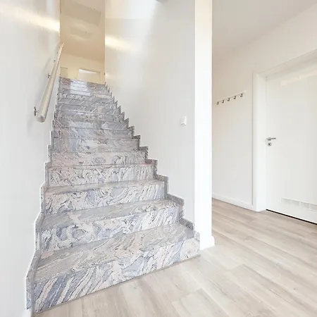 Apartment Raj Living - 6 Haus - Grosse Kueche - Garten - Parkplatz - 25min Messe Dus Düsseldorf
