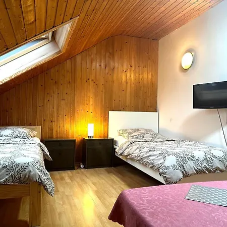 Ruhige Unterkunft, Parkplaetze & Top- Anbindung Zur & Messe Appartement *