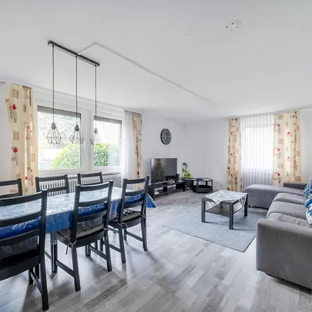 Daire Cozy With Garden, Balcony And Parking Area In *