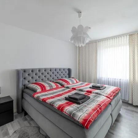 Daire Cozy With Garden, Balcony And Parking Area In Düsseldorf