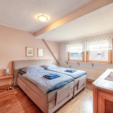 Cozy With Garden, Balcony And Parking Area In Daire Düsseldorf