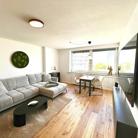 City-apartment Mit Rheinblick * Дюссельдорф