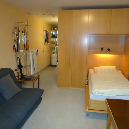 Penzion Air Boardinghouse Tulip Stockum, Zu Fuss - 3 Minuten Zur Messe Düsseldorf