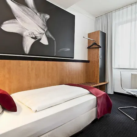 Max Brown Midtown, Part Of Sircle Collection 4*