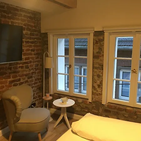 Apartment Square 20 *
