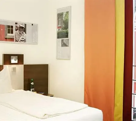 Hostel Jugendherberge Düsseldorf *