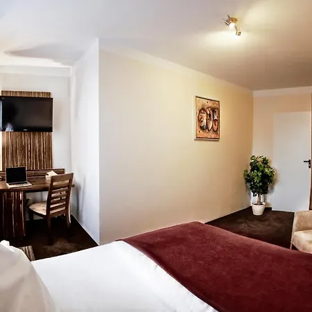 Hotel Famosa 3*