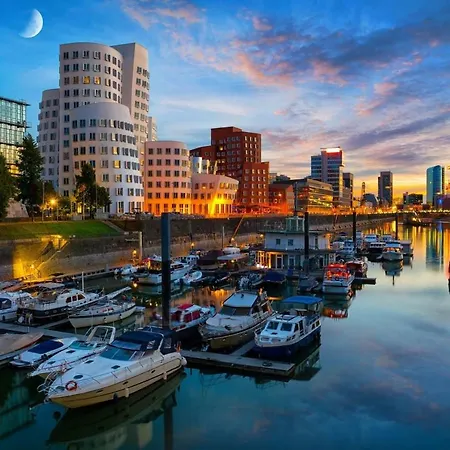 Úszó hotel Cruisinghome Medienhafen