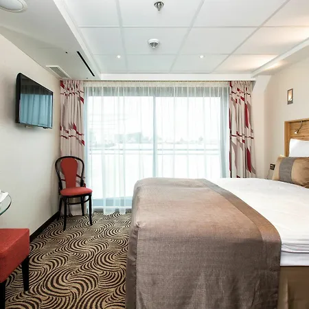 Crossgates Hotelship 4 Star - Altstadt - * 杜塞尔多夫