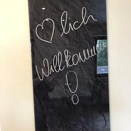 Tritt Ein Bring Glueck Herein - Exquisite 75 Qm - Messenaehe - Parkplatz - Flughafennaehe Apartament Düsseldorf